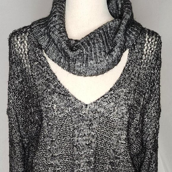 Urban Outfitters Black & Grey Turtle Neck Cut Out Sweater Size M - Picture 3 of 12